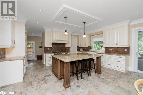 2057 Snow Crescent, Mississauga, ON - Indoor Photo Showing Kitchen With Upgraded Kitchen