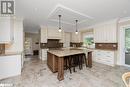 2057 Snow Crescent, Mississauga, ON  - Indoor Photo Showing Kitchen With Upgraded Kitchen 