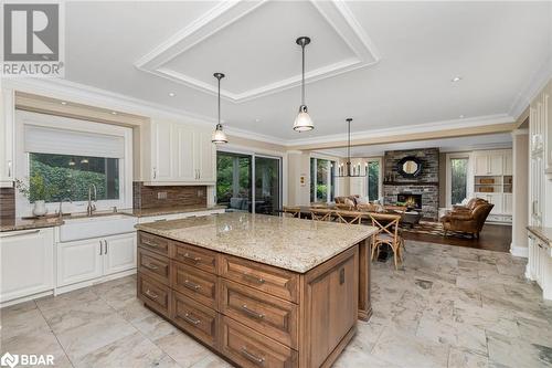 2057 Snow Crescent, Mississauga, ON - Indoor Photo Showing Kitchen