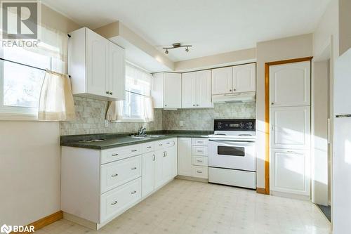 20 King George Square, Belleville, ON - Indoor Photo Showing Kitchen