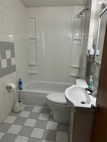 111 7Th Street N, Brandon, MB - Indoor Photo Showing Bathroom