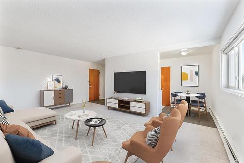 5 Forrest Avenue, Dauphin, MB - Indoor Photo Showing Living Room