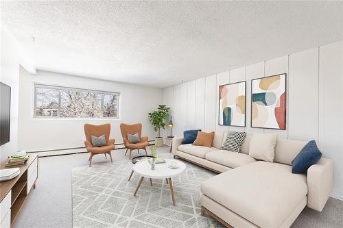 5 Forrest Avenue, Dauphin, MB - Indoor Photo Showing Living Room