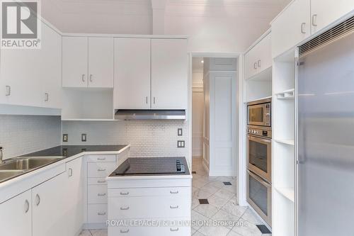 1108/09 - 914 Yonge Street, Toronto, ON - Indoor Photo Showing Kitchen