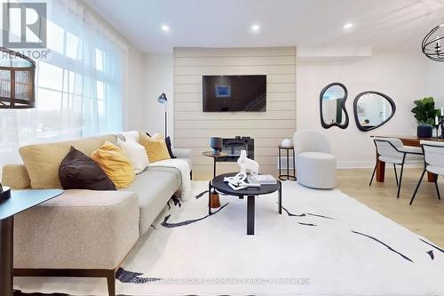 196 Lawrence Avenue, Toronto, ON - Indoor Photo Showing Living Room