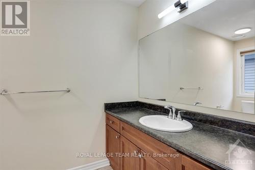 113 Lily Pond Street, Kanata (9010 - Kanata - Emerald Meadows/Trailwest), ON - Indoor Photo Showing Bathroom