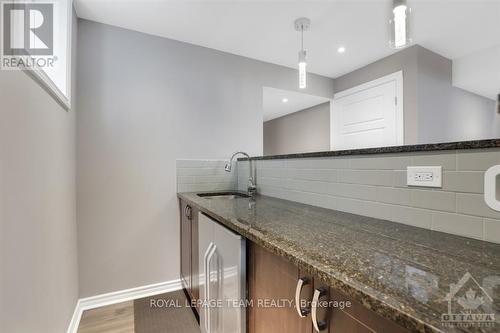 113 Lily Pond Street, Kanata (9010 - Kanata - Emerald Meadows/Trailwest), ON - Indoor Photo Showing Kitchen