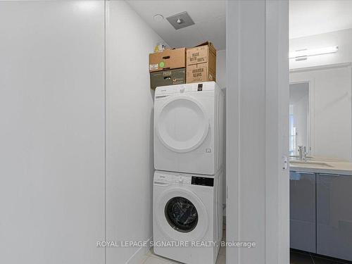 3402-15 Queens Quay  E, Toronto, ON - Indoor Photo Showing Laundry Room