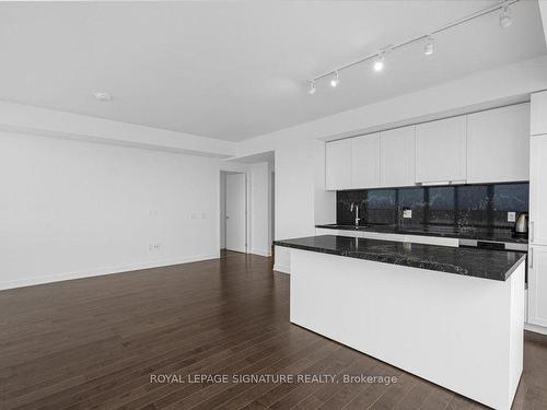 3402-15 Queens Quay  E, Toronto, ON - Indoor Photo Showing Kitchen