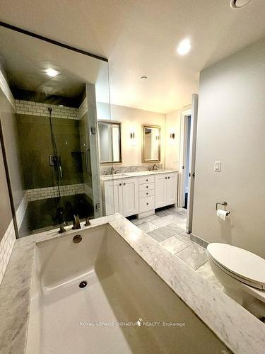 617-1888 Bayview Ave, Toronto, ON - Indoor Photo Showing Bathroom