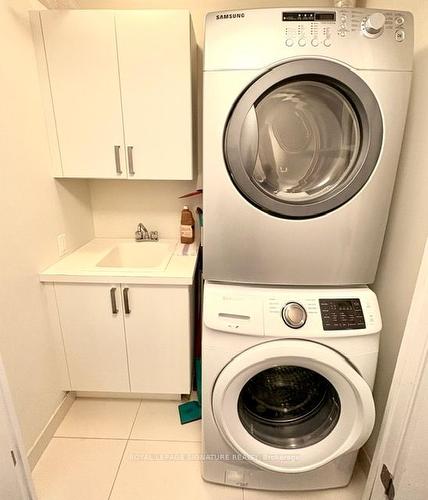 617-1888 Bayview Ave, Toronto, ON - Indoor Photo Showing Laundry Room