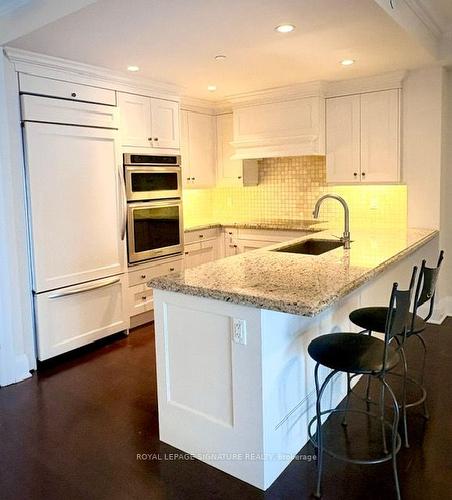 617-1888 Bayview Ave, Toronto, ON - Indoor Photo Showing Kitchen With Upgraded Kitchen