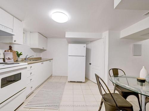 Ll-1 Worthington Cres, Toronto, ON - Indoor Photo Showing Kitchen