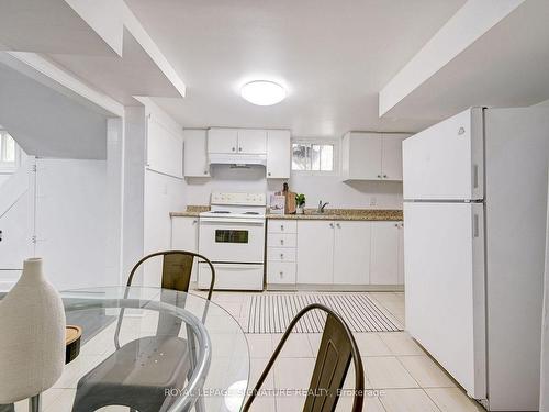 Ll-1 Worthington Cres, Toronto, ON - Indoor Photo Showing Kitchen