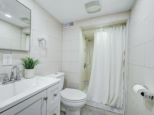 Ll-1 Worthington Cres, Toronto, ON - Indoor Photo Showing Bathroom