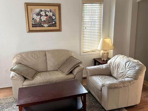 Bsmt-677 Courtney Valley Rd, Mississauga, ON - Indoor Photo Showing Living Room