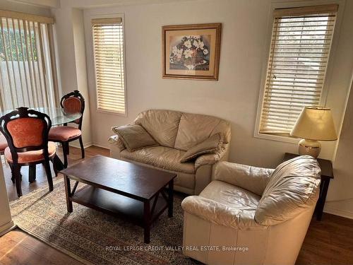 Bsmt-677 Courtney Valley Rd, Mississauga, ON - Indoor Photo Showing Living Room