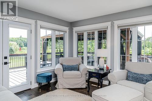 4422 Highway 15, Kingston, ON - Indoor Photo Showing Living Room