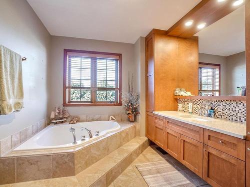 Salle de bains - 13398 Rue Gladu, Mirabel, QC - Indoor Photo Showing Bathroom