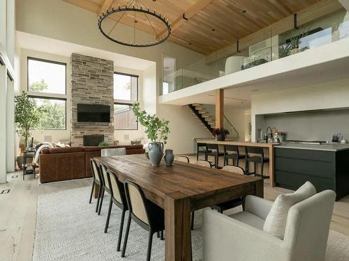 Dining room - 30 Mtée De Kicking Horse, Morin-Heights, QC - Indoor Photo Showing Dining Room With Fireplace