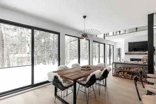 Dining room - 200 Rue Allen, Morin-Heights, QC - Indoor Photo Showing Dining Room With Fireplace