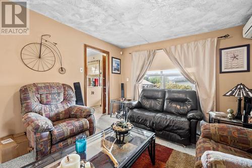 185 Yew Street, Kamloops, BC - Indoor Photo Showing Living Room