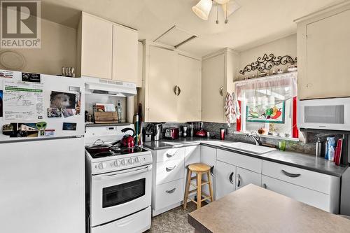 185 Yew Street, Kamloops, BC - Indoor Photo Showing Kitchen