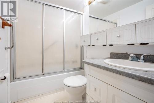 74 Wedgewood Avenue, Chatham, ON - Indoor Photo Showing Bathroom