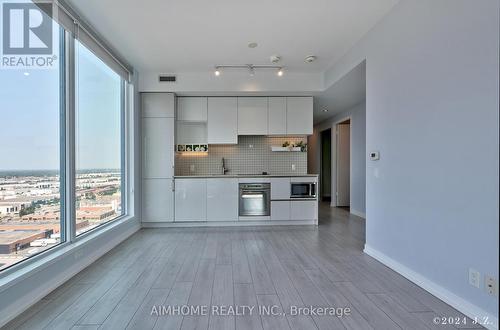 2209 - 898 Portage Parkway, Vaughan, ON - Indoor Photo Showing Kitchen