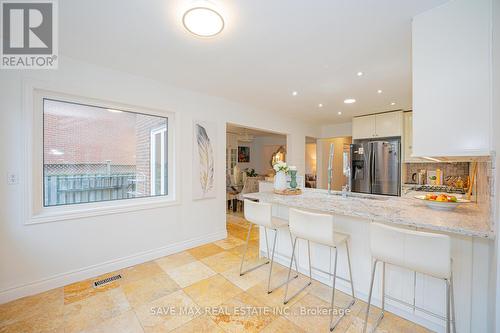 6 Campkin Street, Brampton, ON - Indoor Photo Showing Kitchen With Upgraded Kitchen