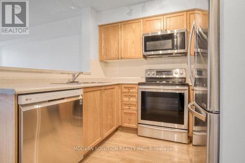 1101 - 7 Michael Power Place, Toronto, ON - Indoor Photo Showing Kitchen