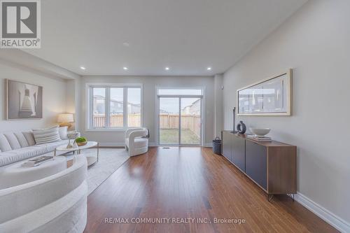 14 Mohandas Drive, Markham, ON - Indoor Photo Showing Living Room