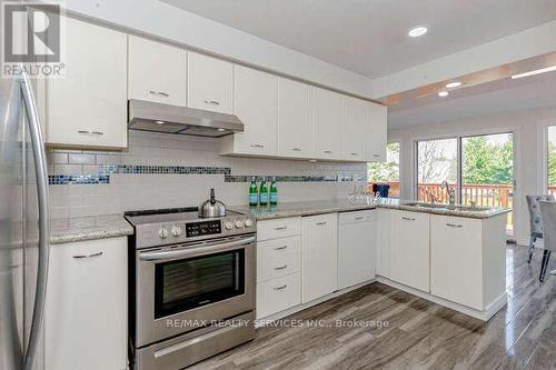 1752 Broadoak Crescent, Pickering, ON - Indoor Photo Showing Kitchen