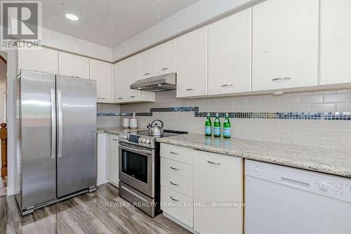 1752 Broadoak Crescent, Pickering, ON - Indoor Photo Showing Kitchen With Upgraded Kitchen