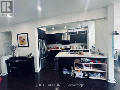 37 Dariole Drive, Richmond Hill, ON - Indoor Photo Showing Kitchen