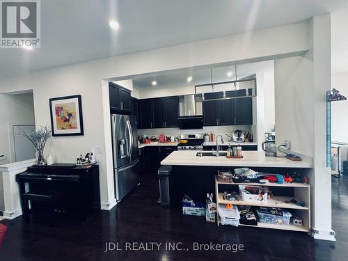 37 Dariole Drive, Richmond Hill, ON - Indoor Photo Showing Kitchen