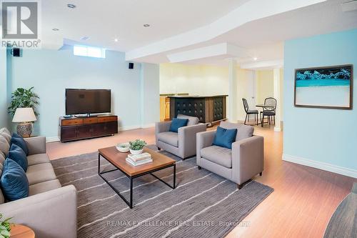 6 Nina Place, Brampton, ON - Indoor Photo Showing Living Room