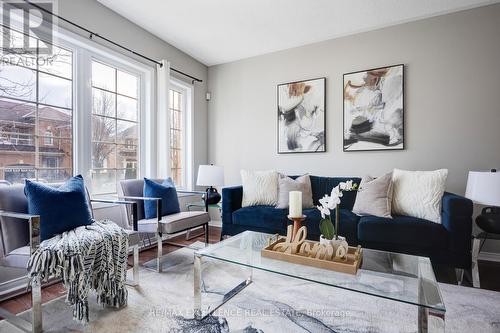 6 Nina Place, Brampton, ON - Indoor Photo Showing Living Room