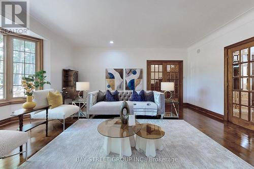 902 Shaver Road, Hamilton, ON - Indoor Photo Showing Living Room