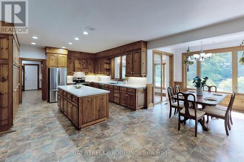 902 Shaver Road, Hamilton, ON - Indoor Photo Showing Dining Room