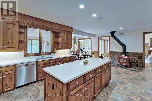 902 Shaver Road, Hamilton, ON - Indoor Photo Showing Kitchen