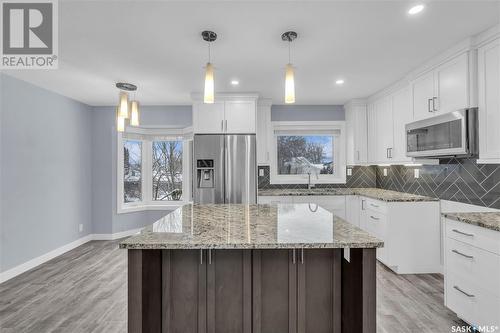 119 Aspen Place, Regina, SK - Indoor Photo Showing Kitchen With Upgraded Kitchen