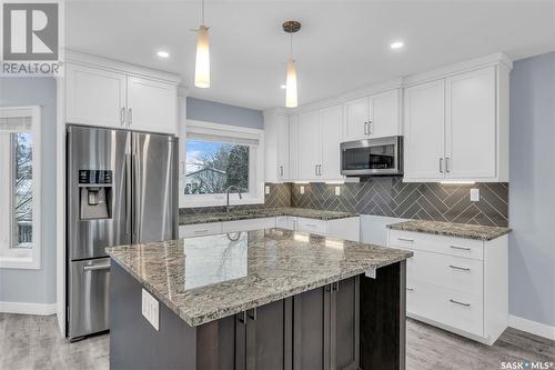 119 Aspen Place, Regina, SK - Indoor Photo Showing Kitchen With Upgraded Kitchen