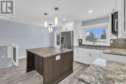 119 Aspen Place, Regina, SK - Indoor Photo Showing Kitchen With Upgraded Kitchen