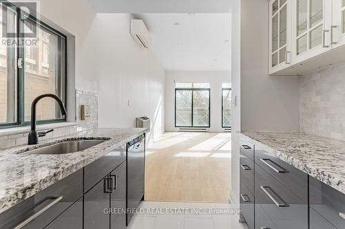 3 - 185 Carlton Street, Toronto, ON - Indoor Photo Showing Kitchen With Upgraded Kitchen