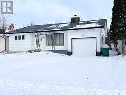 422 R AVENUE N  Saskatoon, SK S7L 2Y9