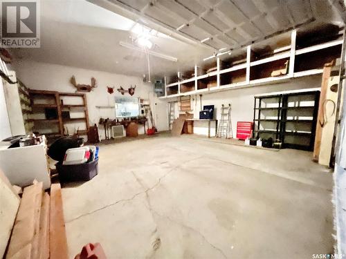 422 R Avenue N, Saskatoon, SK - Indoor Photo Showing Garage