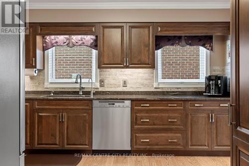 50 Napoleon Drive, London, ON - Indoor Photo Showing Kitchen