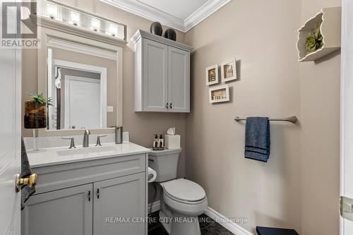 50 Napoleon Drive, London, ON - Indoor Photo Showing Bathroom