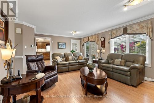 50 Napoleon Drive, London, ON - Indoor Photo Showing Living Room